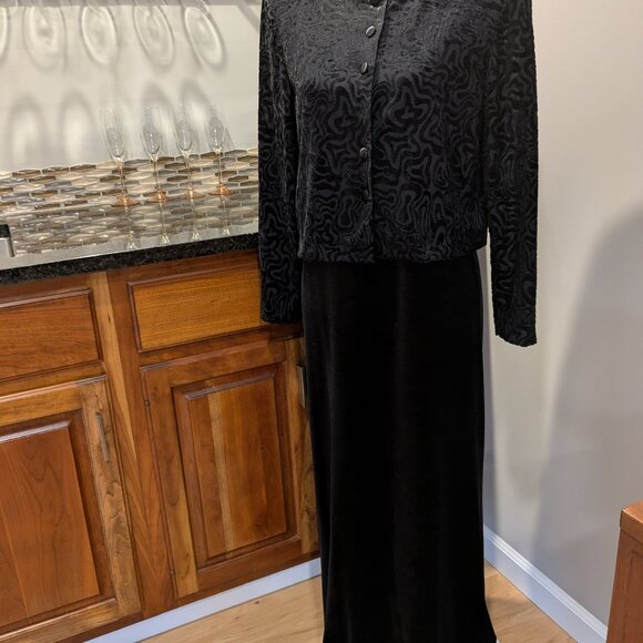 Timeless Elegance Crushed Velvet Sleeveless Slip Maxi Dress with Modesty Jacket - Picture 3 of 13